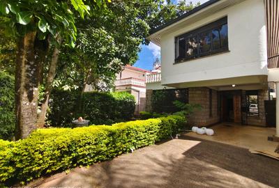 4 Bed Townhouse with En Suite at Valley Arcade - 2