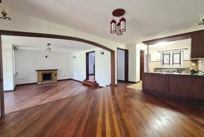 4 Bed Townhouse with En Suite in Ridgeways - 2