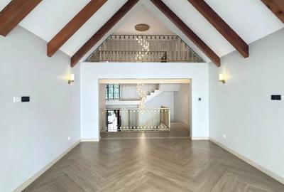 6 Bed Villa with En Suite at Lavington - 3