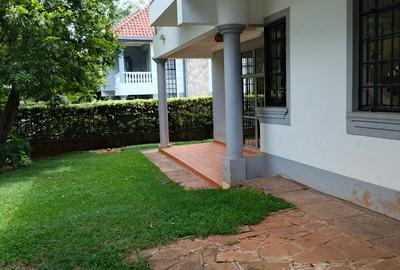 4 Bed Townhouse with En Suite at Lavington - 3