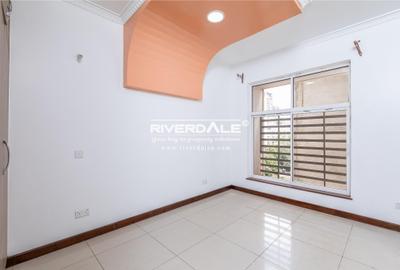 4 Bed Apartment with En Suite in Parklands - 3
