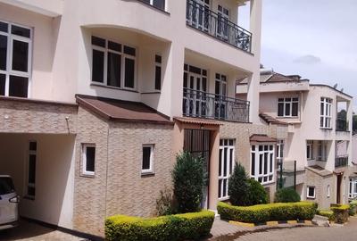6 Bed Townhouse with En Suite in Lavington - 4