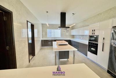 3 Bed Apartment with En Suite at Riverside Dr - 2