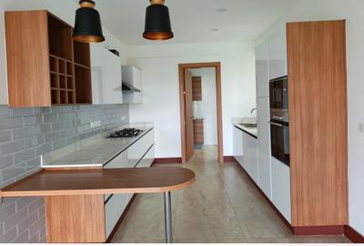 3 Bed Apartment with En Suite in Parklands