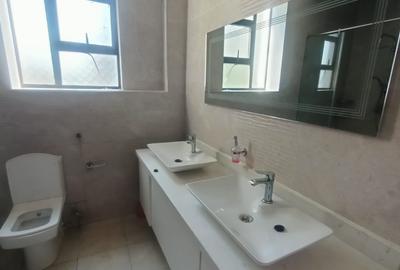 Serviced 3 Bed Apartment with En Suite in Kileleshwa