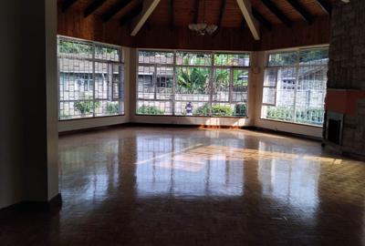 4 Bed House with En Suite in Loresho
