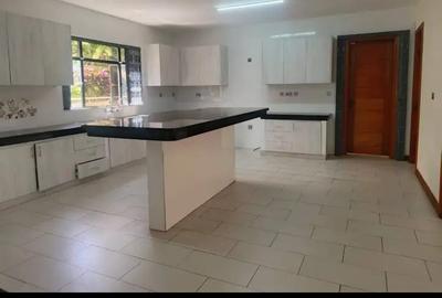 5 Bed House with En Suite in Thigiri