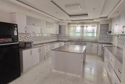 6 Bed House with En Suite in Karen - 4