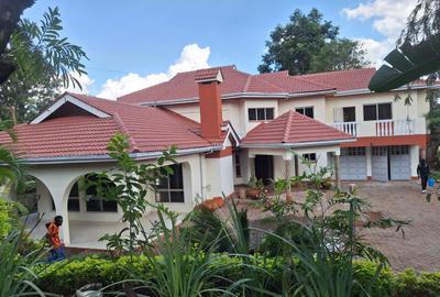 4 Bed House with En Suite in Nyari