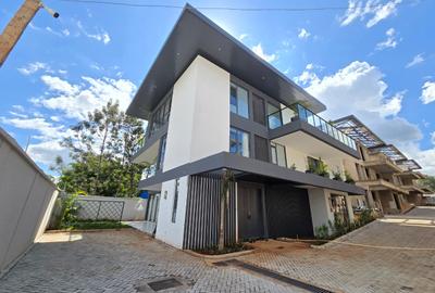 5 Bed Villa with En Suite in Lavington