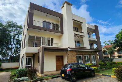 5 Bed House with En Suite in Lavington