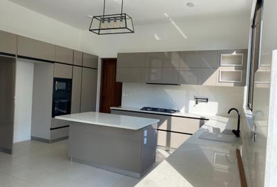 4 Bed Villa with En Suite in Nyali Area - 4