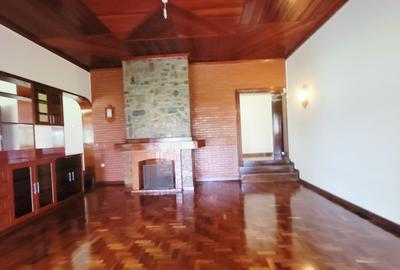 5 Bed House with En Suite in Rosslyn - 2