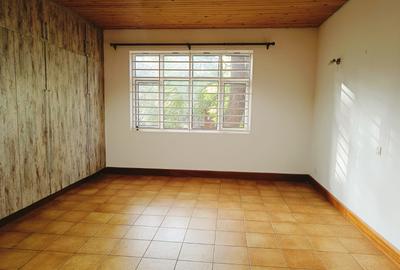 5 Bed House with En Suite in Rosslyn - 3