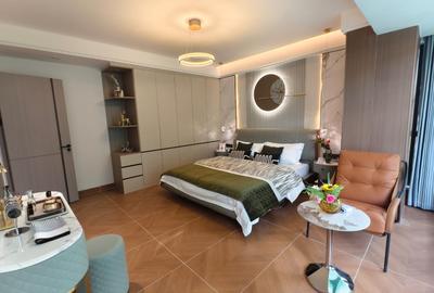 5 Bed House with En Suite at Hurlingham Near Mosque