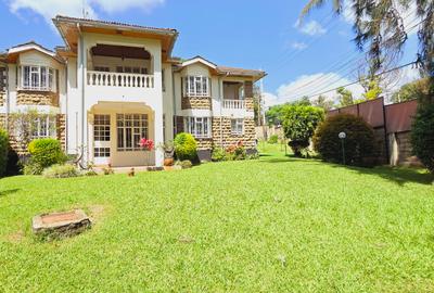 5 Bed Townhouse with En Suite at Olengurueni