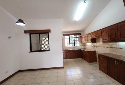 2 Bed Apartment with En Suite in Westlands Area - 3