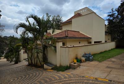 4 Bed Villa with En Suite in Kyuna