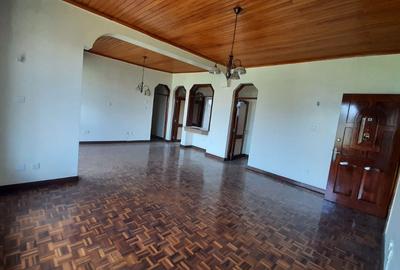 4 Bed Apartment with En Suite in Riverside