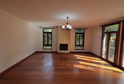 5 Bed Townhouse with En Suite in Lavington - 3