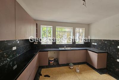 5 Bed House with En Suite in Runda - 3