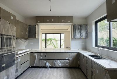 6 Bed Townhouse with En Suite in Lavington - 4