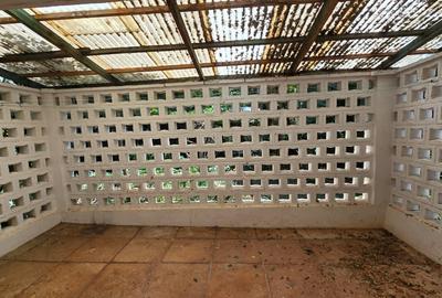 4 Bed House with En Suite in Rosslyn - 4