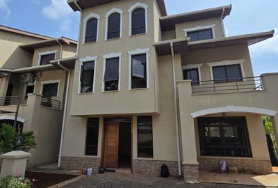 5 Bed Townhouse with En Suite at Lavington Green