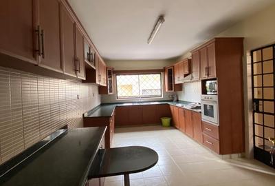 5 Bed Townhouse with En Suite at Lavington