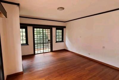 4 Bed Townhouse with En Suite in Riverside - 4