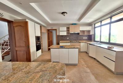 4 Bed Apartment with En Suite at Riverside Drive - 2