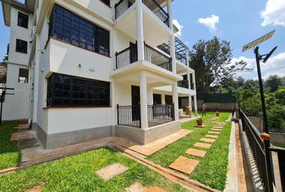2 Bed Apartment with En Suite in Kitisuru