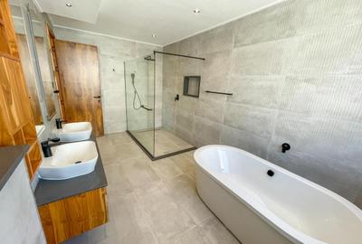 4 Bed Apartment with En Suite in Westlands Area - 3