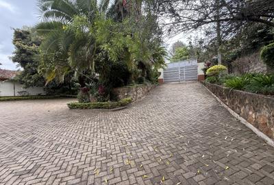 6 Bed House with En Suite in Nyari - 4
