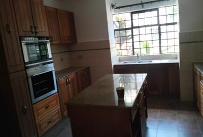 4 Bed Townhouse with En Suite in Spring Valley - 3