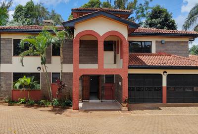 5 Bed House with En Suite at Nyari