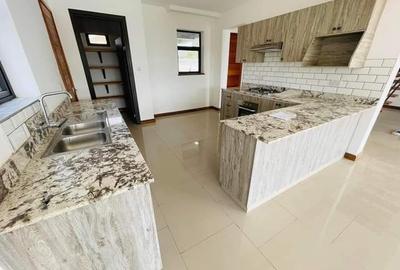 4 Bed Townhouse with En Suite at Chuna