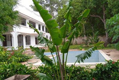 5 Bed Villa with En Suite at Galu