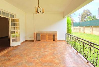 5 Bed Townhouse with En Suite in Lavington - 2