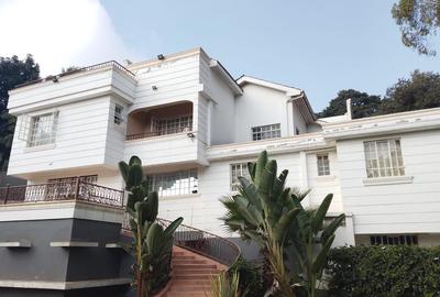 6 Bed House with En Suite in Kitisuru
