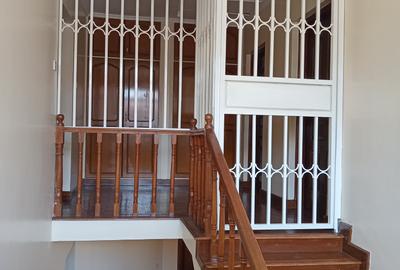 5 Bed Villa with En Suite at Lavington Green - 2