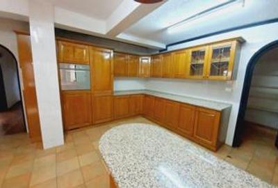 4 Bed Townhouse with En Suite in Lavington - 3