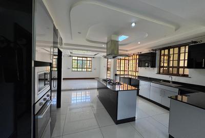 5 Bed House with En Suite in Runda - 3