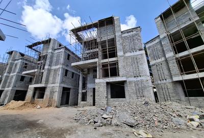 5 Bed Townhouse with En Suite in Lavington