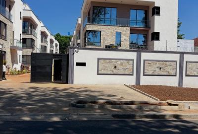 4 Bed Townhouse with En Suite in Lavington