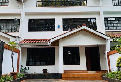 5 Bed Townhouse with En Suite at School Lane
