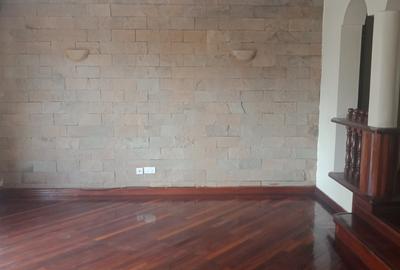 4 Bed Apartment with En Suite in Westlands Area
