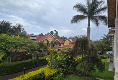 4 Bed House with En Suite in Lavington - 2