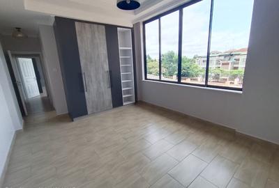 2 Bed Apartment with En Suite at Off Rhapta Road