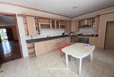 4 Bed Townhouse with Garden in Westlands Area - 2